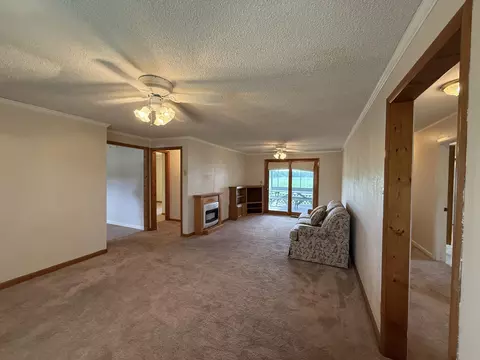 Living - 2971 Monroe Floyd Rd, Decherd, TN 37324 photo 3 of 4