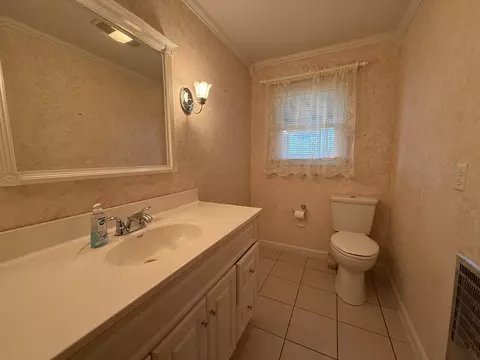 Bath - 2971 Monroe Floyd Rd, Decherd, TN 37324 photo 4 of 5