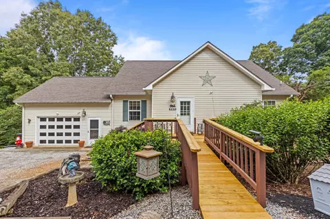 965 Lakewood Village Rd, Spring City, TN 37381