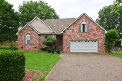 1118 Franklin Dr, Greenbrier, TN 37073