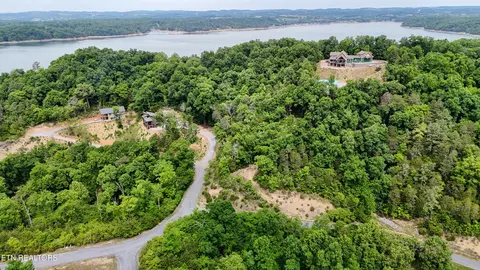 79 Stone Bridge Dr, Dandridge, TN 37725