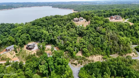 78 Stone Bridge Dr, Dandridge, TN 37725
