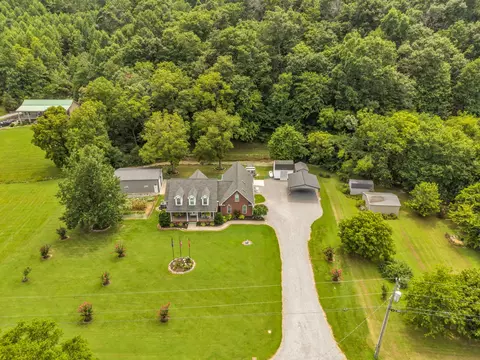 454 Campbell Hollow Rd, Bethpage, TN 37022