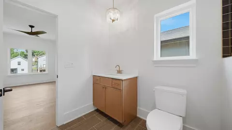 Bath - 403 Druid Ln, Chattanooga, TN 37405 photo 5 of 7