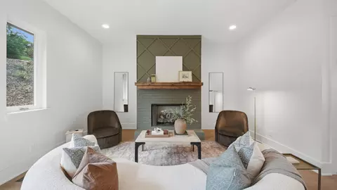 Living - 403 Druid Ln, Chattanooga, TN 37405 photo 1 of 2