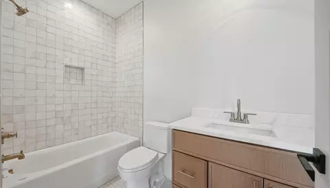 Bath - 403 Druid Ln, Chattanooga, TN 37405 photo 4 of 7
