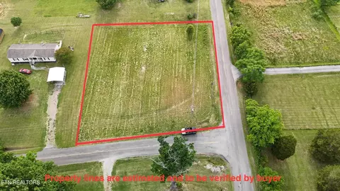 2 Wells Spring Rd, Dandridge, TN 37725