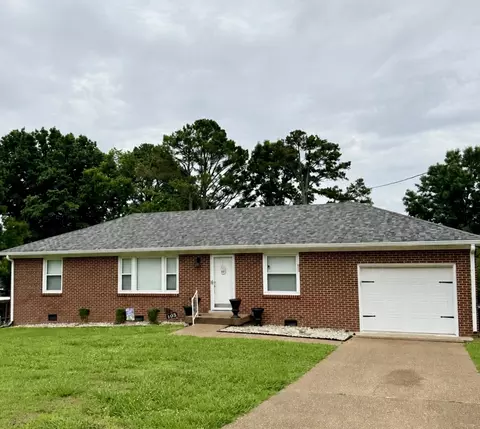 103 Oak Dr, Columbia, TN 38401