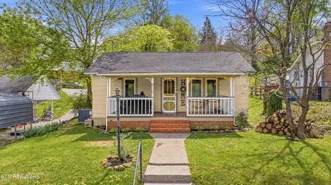 810 Trenton St, Harriman, TN 37748
