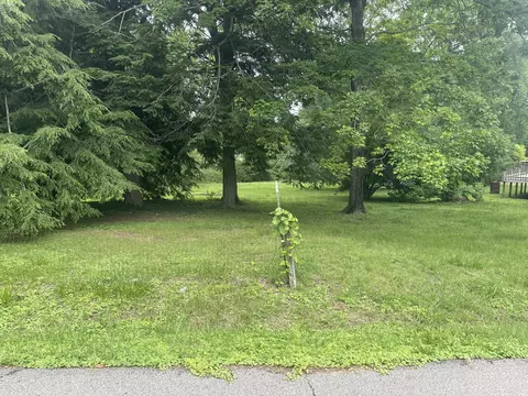 935 Circle Dr, Clarksville, TN 37043