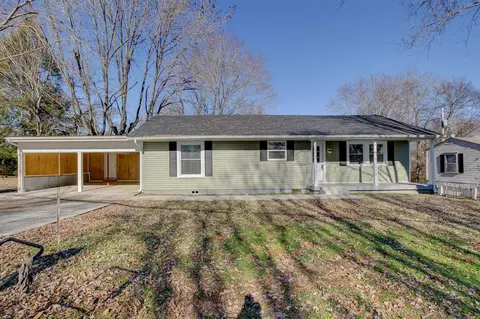 435 Circle Dr, Clarksville, TN 37043