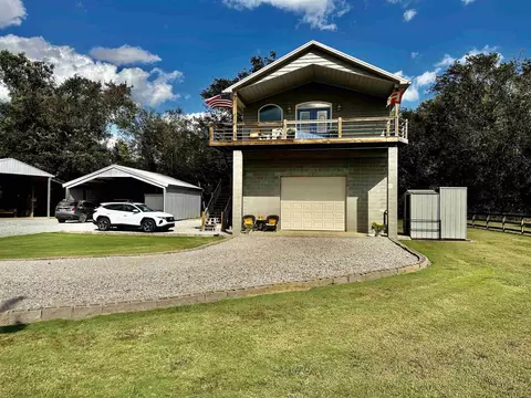 3060 Catfish Ln, Crump, TN 38327