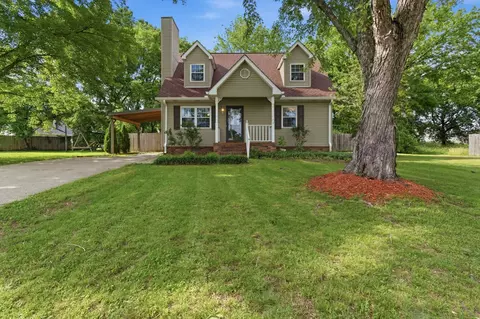 240 E Morris Dr, Gallatin, TN 37066