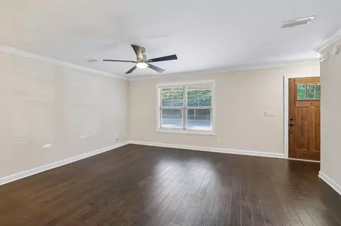 Living - 2506 E Main St #A4, Murfreesboro, TN 37127 photo 2 of 5