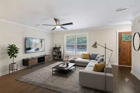 Living - 2506 E Main St #A4, Murfreesboro, TN 37127 photo 1 of 5