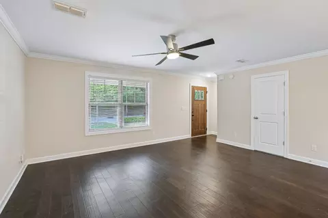 Living - 2506 E Main St #A4, Murfreesboro, TN 37127 photo 3 of 5