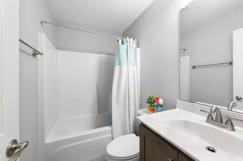 Bath - 1804 Park St, Springfield, TN 37172 photo 2 of 2