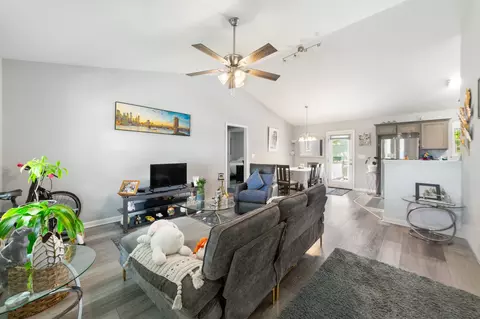 Living - 1804 Park St, Springfield, TN 37172 photo 1 of 1