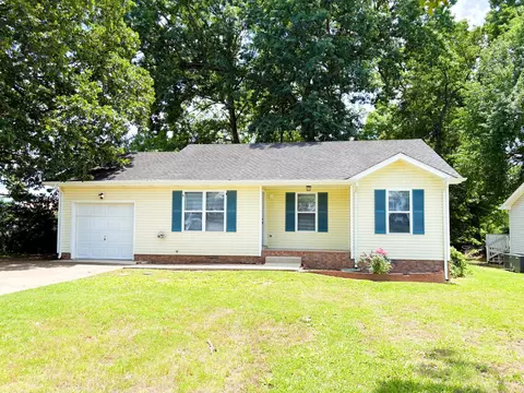 952 Princeton Dr, Clarksville, TN 37042