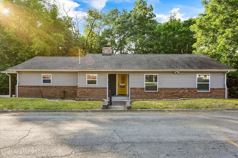 107 W Magnolia Ln, Oak Ridge, TN 37830