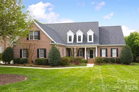 8707 Calumet Farms Dr, Waxhaw, NC 28173