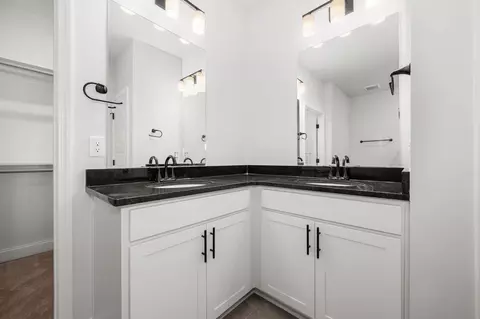 Bath - 528 Rohan Dr, Murfreesboro, TN 37129 photo 3 of 5