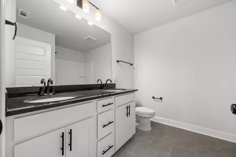Bath - 528 Rohan Dr, Murfreesboro, TN 37129 photo 4 of 5