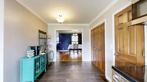 Entry Way - 2128 E Hill Dr, Madison, TN 37115 photo 2 of 5