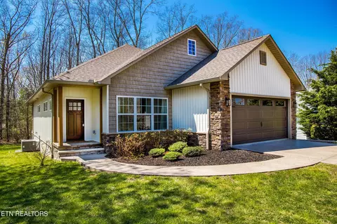 15 Hickory Cove Ln, Crossville, TN 38558
