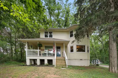 9849 Haynes Ln, Bon Aqua, TN 37025