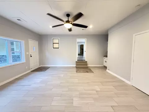 Living - 71 N Hampton Ln, Jackson, TN 38305 photo 4 of 7