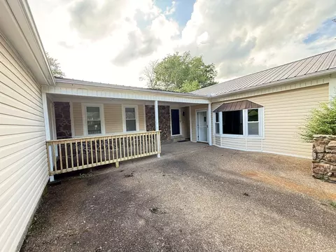 Exterior - 71 N Hampton Ln, Jackson, TN 38305 photo 2 of 3