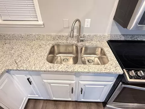 Kitchen - 71 N Hampton Ln, Jackson, TN 38305 photo 4 of 4