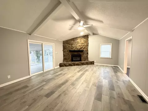 Living - 71 N Hampton Ln, Jackson, TN 38305 photo 2 of 7