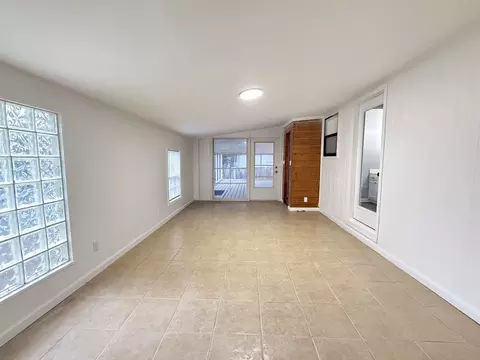 Living - 71 N Hampton Ln, Jackson, TN 38305 photo 7 of 7