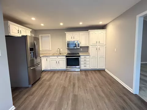 Kitchen - 71 N Hampton Ln, Jackson, TN 38305 photo 1 of 4