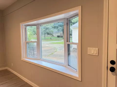 Living - 71 N Hampton Ln, Jackson, TN 38305 photo 5 of 7