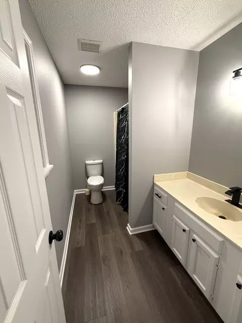 Bath - 71 N Hampton Ln, Jackson, TN 38305 photo 1 of 2