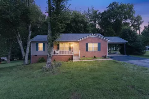500 Spring Valley Dr, Columbia, TN 38401