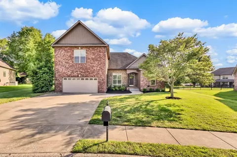 126 Parkland Cir, Clarksville, TN 37043
