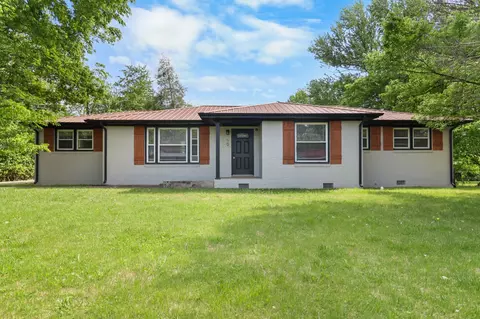 10 Lexington Dr, Clarksville, TN 37042
