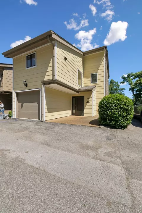 767 Harpeth Trace Dr, Nashville, TN 37221