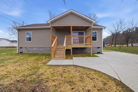 104 Fairground Dr, Waverly, TN 37185