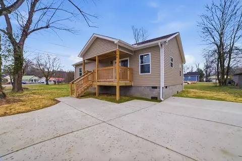 104 Fairground Dr, Waverly, TN 37185
