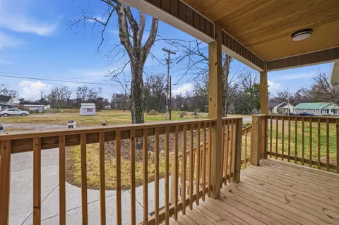 104 Fairground Dr, Waverly, TN 37185