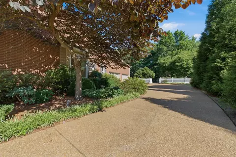 Exterior - 2240 Oakleaf Dr, Franklin, TN 37064 photo 7 of 27