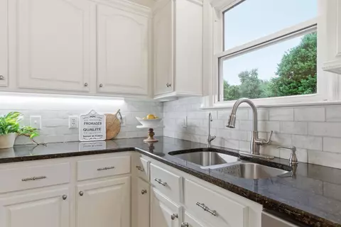 Kitchen - 2240 Oakleaf Dr, Franklin, TN 37064 photo 3 of 5