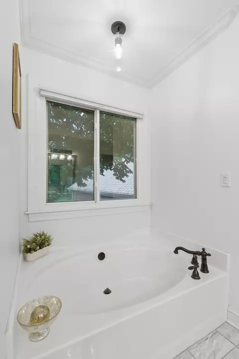 Bath - 2240 Oakleaf Dr, Franklin, TN 37064 photo 5 of 7