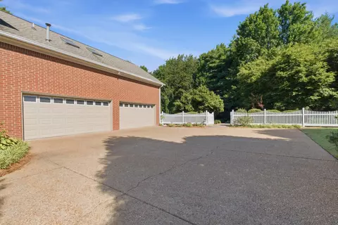 Exterior - 2240 Oakleaf Dr, Franklin, TN 37064 photo 6 of 27
