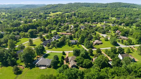 View/Area - 2240 Oakleaf Dr, Franklin, TN 37064 photo 2 of 4